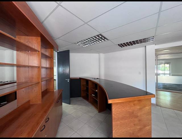 412M² OFFICE TO LET IN FOURWAYS